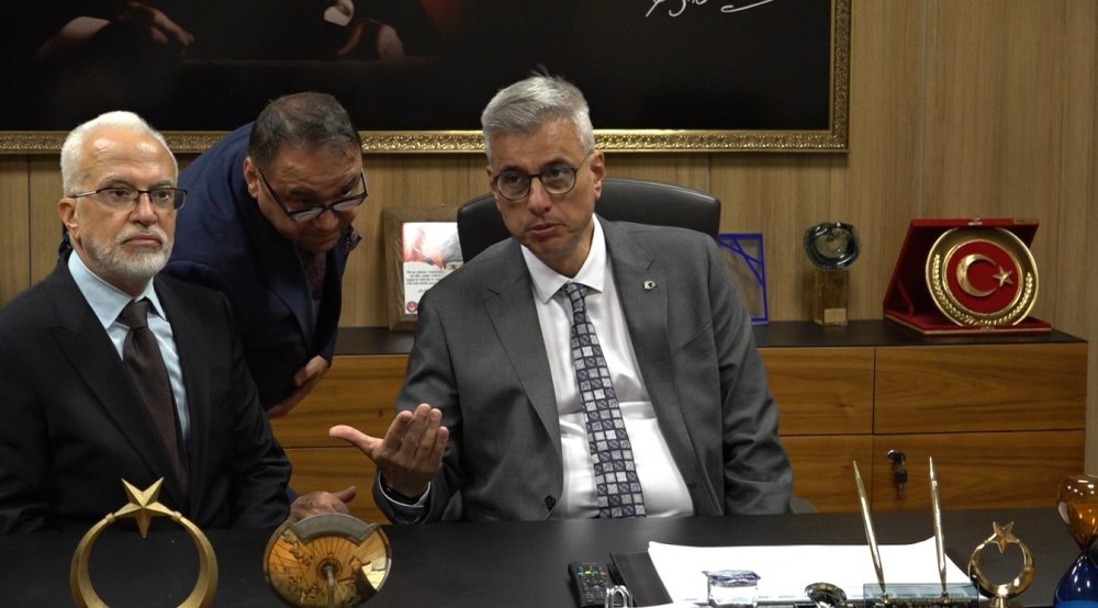 Bakan Memişoğlu, yangında yaralananları hastanede ziyaret etti