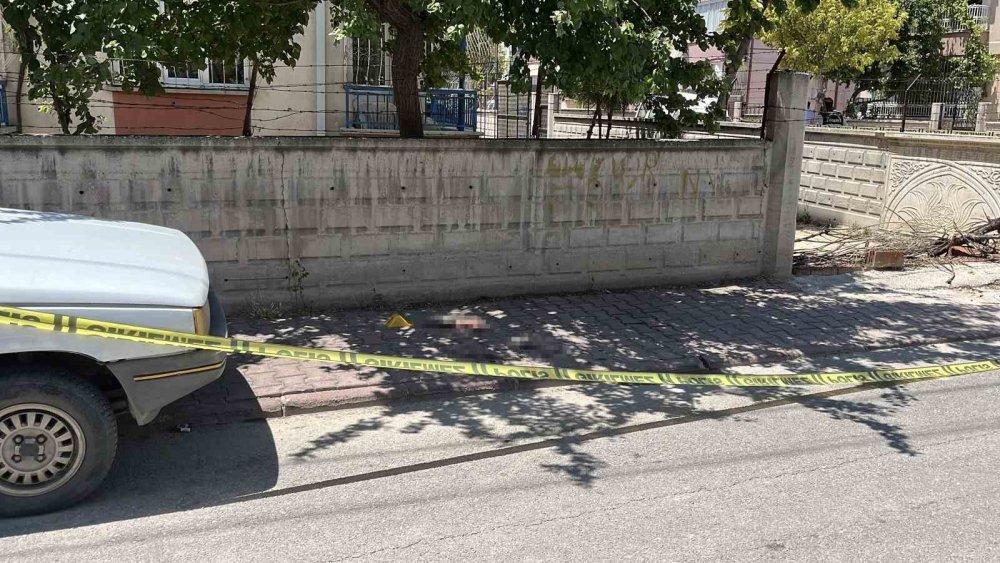 Karatay'da olay! Boşanma aşamasındaki eşini sokak ortasında bıçakladı