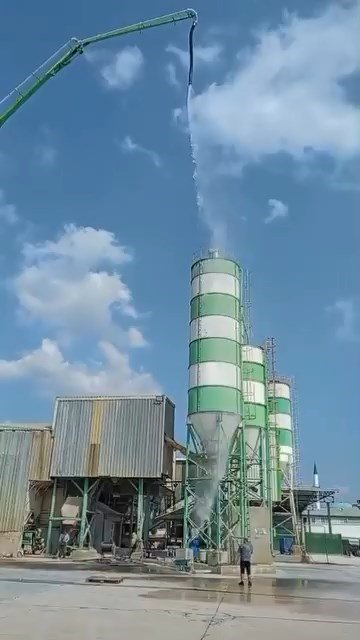 Sıcaktan bunalan vatandaş nasıl serinleyeceğini şaşırdı