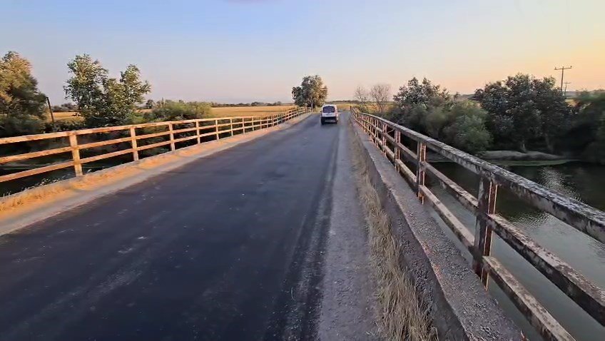 Felaket Geliyorum Diyor! Her Araç Geçişinde Sallanıyor