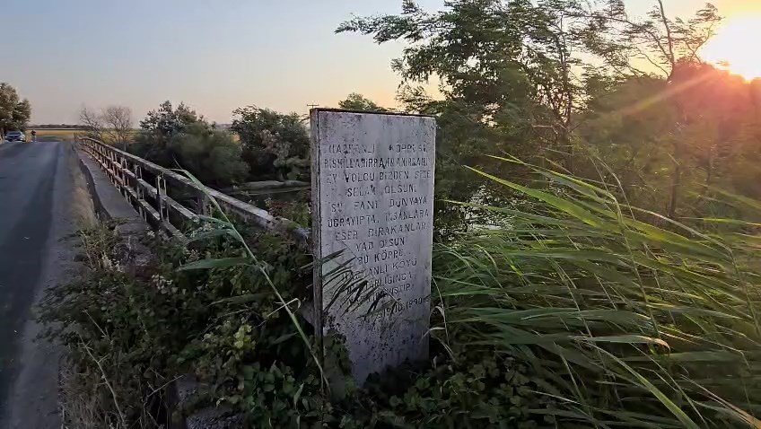 Felaket Geliyorum Diyor! Her Araç Geçişinde Sallanıyor