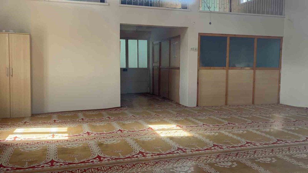 Kaşıkçı Köyü’nde Yangın Tahribatı Büyük: Bir Tek Caminin İçi Kaldı