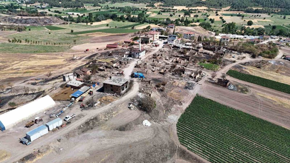 Kaşıkçı Köyü’nde Yangın Tahribatı Büyük: Bir Tek Caminin İçi Kaldı