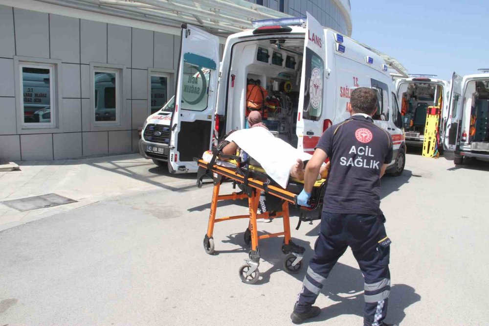 Kontrolden çıkan otomobil ekin tarlasına savruldu