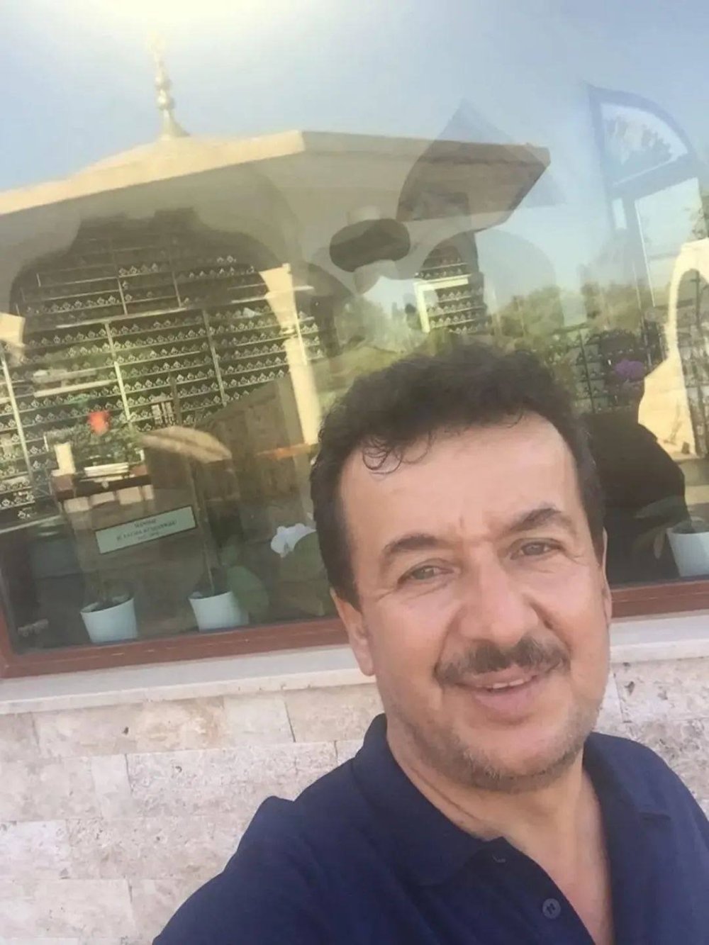 Camdan fırlayıp başını yere vurdu, olay yerinde can verdi