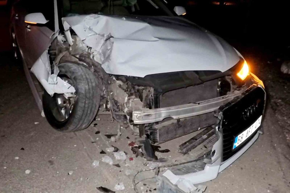 Cana değil mala geldi: Alkollü sürücü aracını hurdaya çevirdi