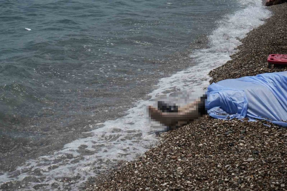 Konyaaltı Sahili’nde ceset şoku