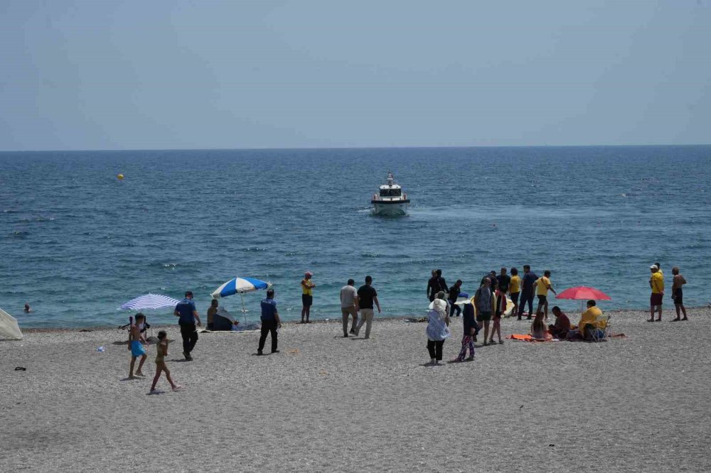 Konyaaltı Sahili’nde ceset şoku