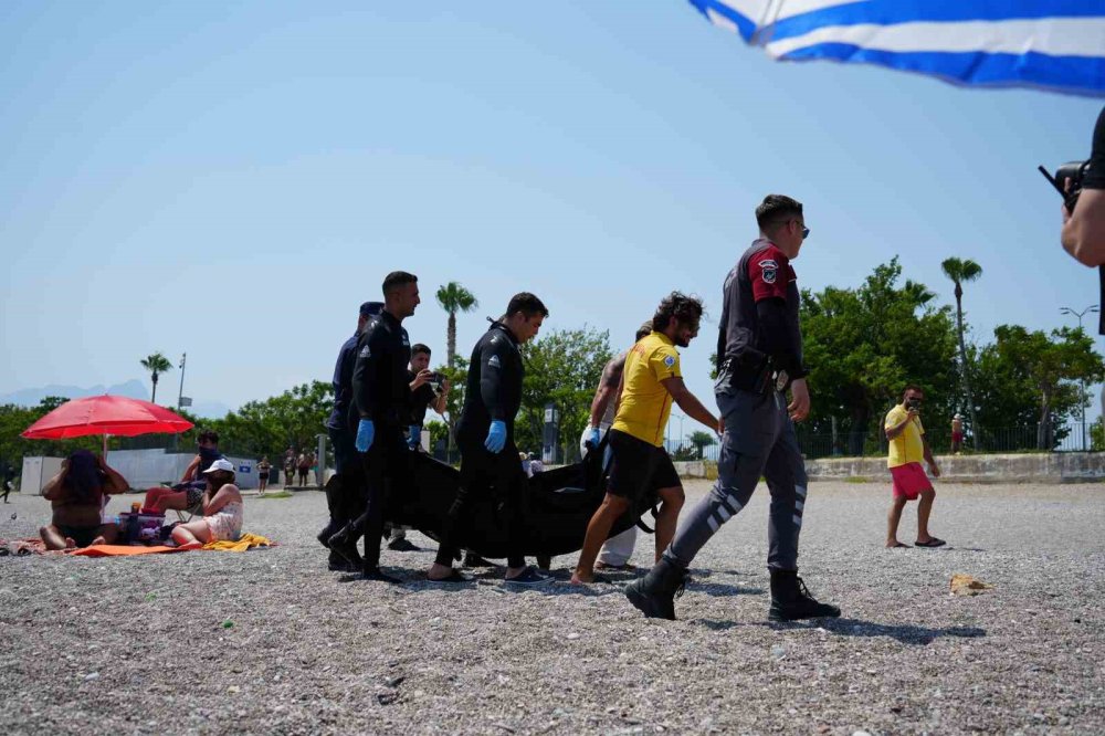 Konyaaltı Sahili’nde ceset şoku