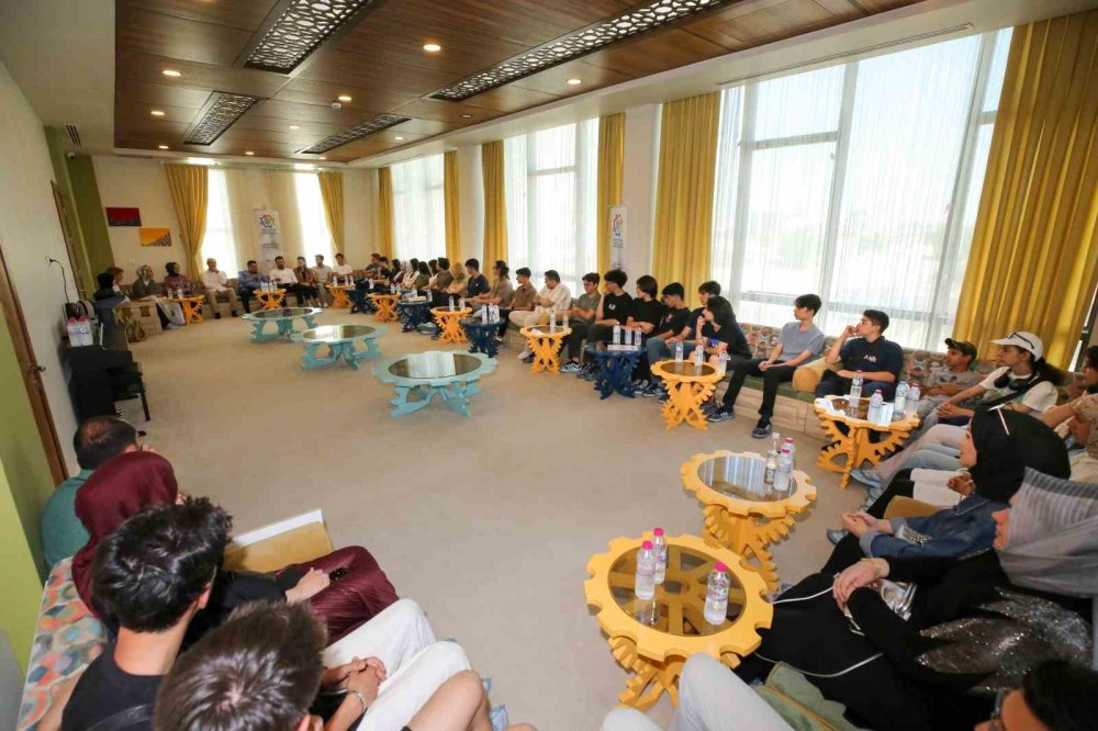 Meram Gençlik Meclisi'nden Yaz Boyunca Gençlere Eğitim ve Sosyalleşme Desteği