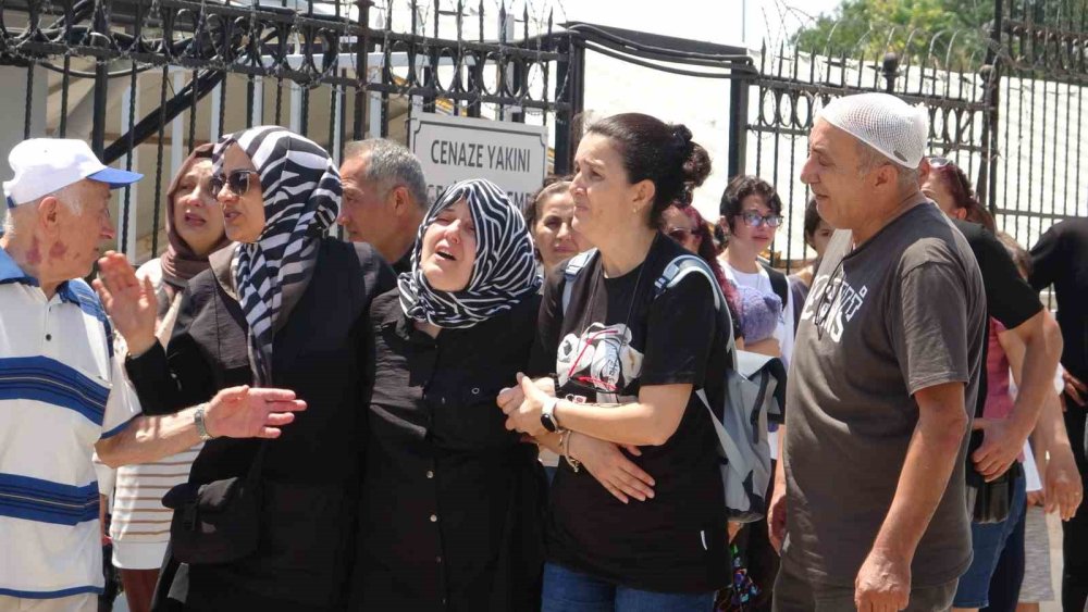 23 yaşındaki üniversite öğrencisi Arda Öztürk kaldırımda yürürken can verdi