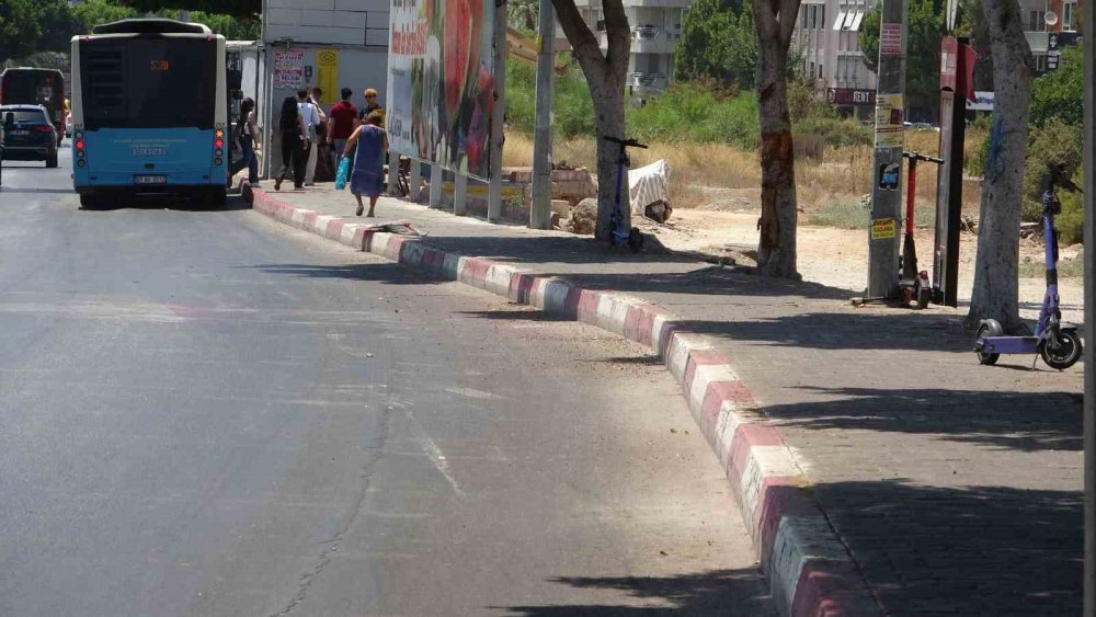 23 yaşındaki üniversite öğrencisi Arda Öztürk kaldırımda yürürken can verdi