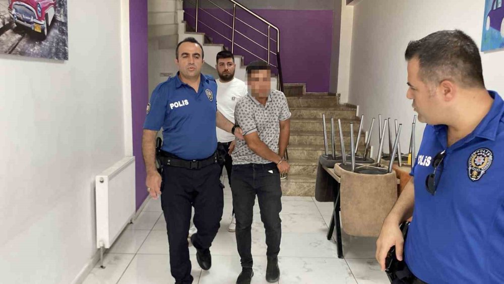 Kadını taciz etti, ailesi gelince kendini tuvalete kilitledi