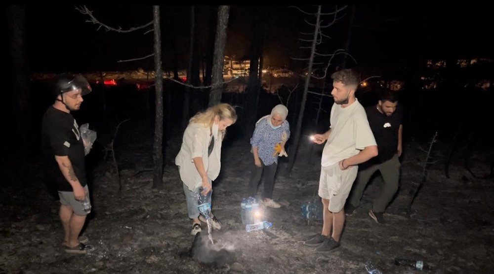 Tatlıses’in eski eşi Ayşegül Yıldız, Bursa’daki orman yangınına gönüllü olarak müdahale etti
