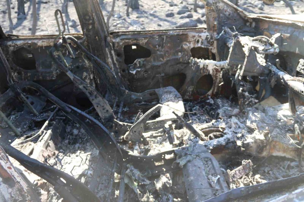 Yangının şiddeti araçların demirini eritti