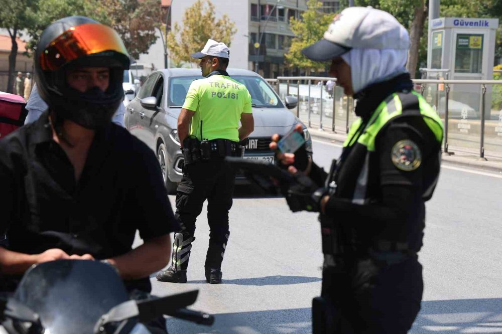 3 metrelik dekont açtı, yine de motosikleti kurtaramadı