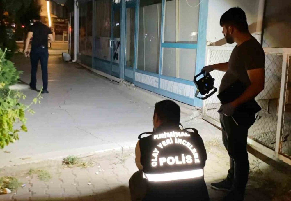 Bacağından vuruldu, yürüyerek acile girdi