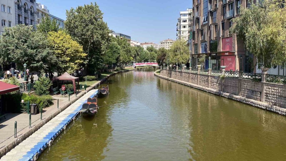 Porsuk Çayı yeşile döndü