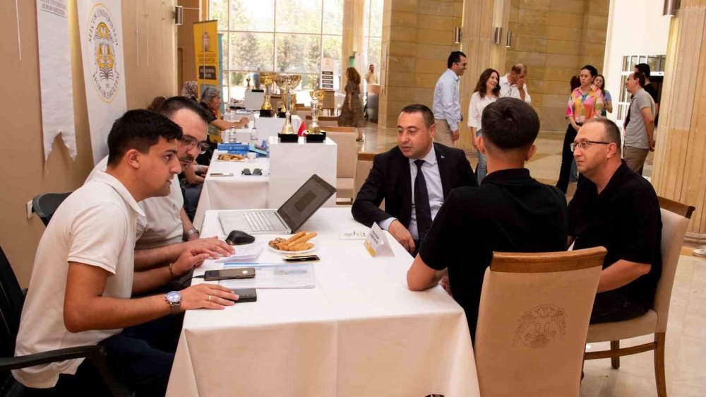 Selçuk Üniversitesi, Tercih Tanıtım Günleri’nde Aday Öğrencileri Bilgilendiriyor