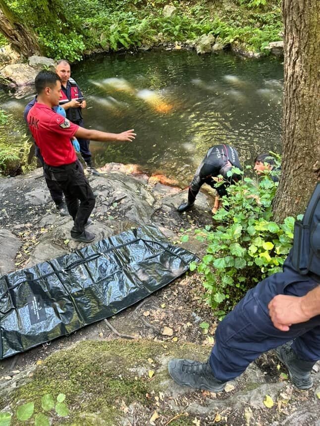 Serinlemek için şelaleye girdi, bir daha çıkamadı