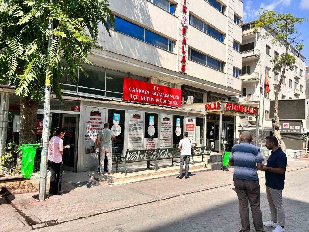 İşini son güne bırakanlar yoğunluk oluşturdu