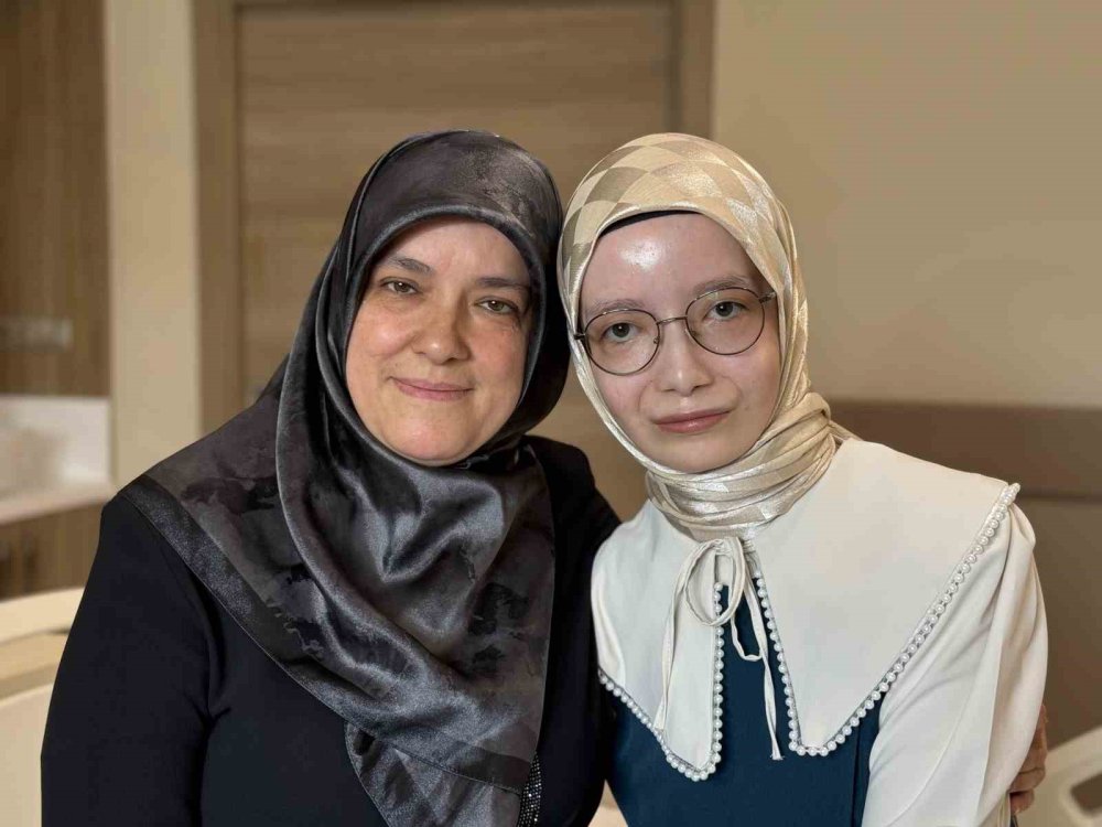 23 yaşındaki Kübra ilk kez gülümsedi