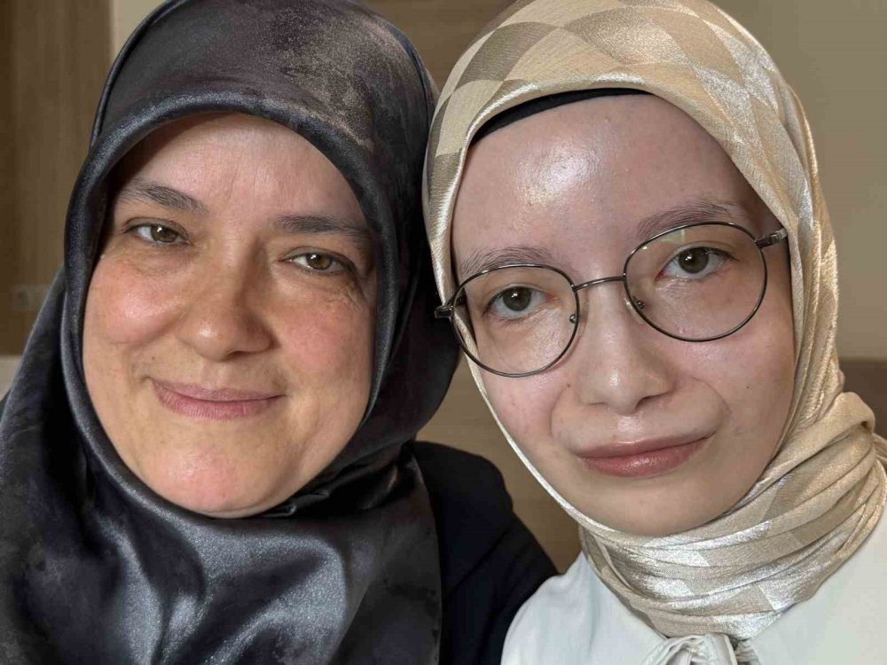 23 yaşındaki Kübra ilk kez gülümsedi