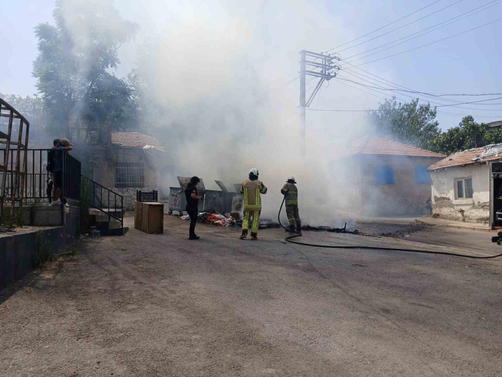 Olacağı buydu: Günlerdir toplanmayan çöp yığını alev aldı