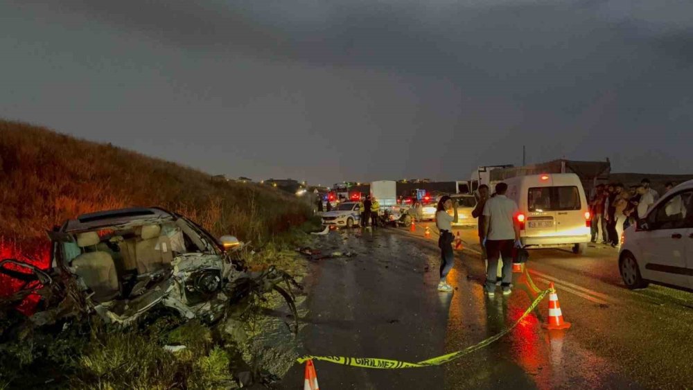 Tıra Çarptı Ön Dingili Koptu Plakası Bulunamadı