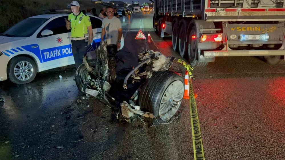 Tıra Çarptı Ön Dingili Koptu Plakası Bulunamadı