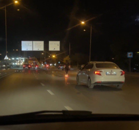 Yer İstanbul Yolu: Scooter'la 90 Kilometre Hıza Ulaştı