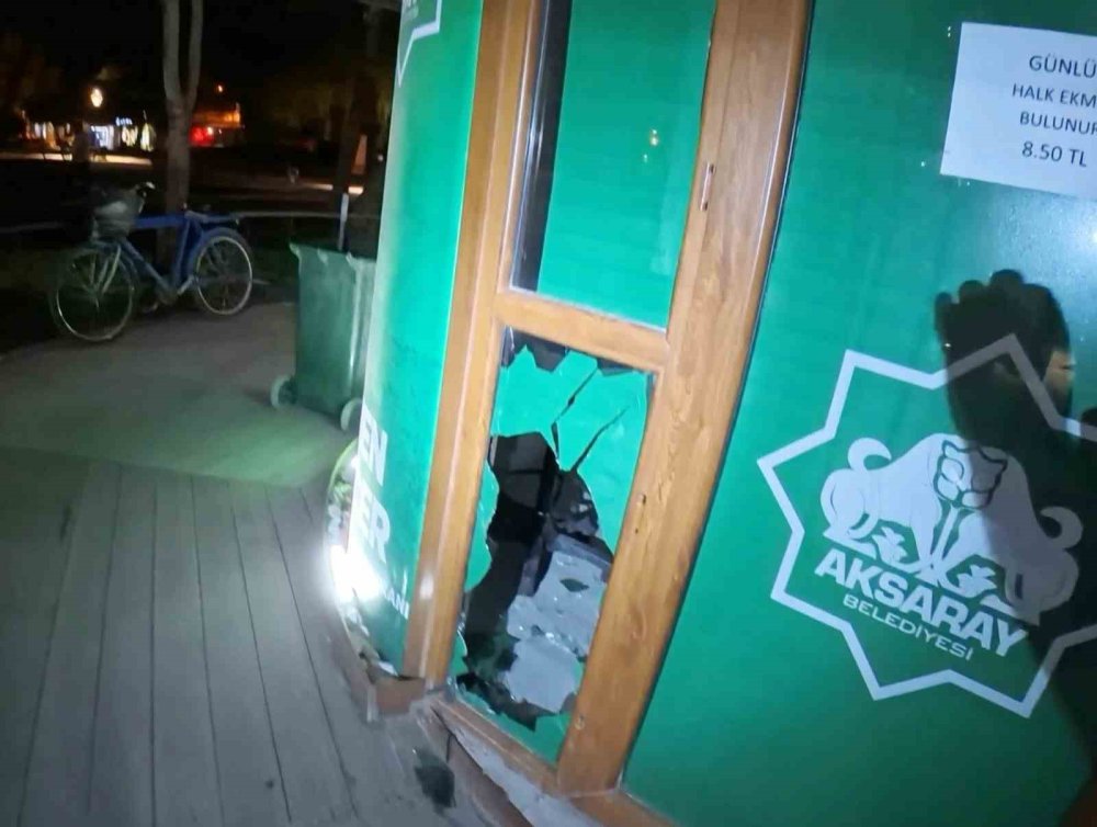 Aksaray’da Büfeye Cam Kırarak Girdi, “Açtım” Dedi ama Tutuklandı