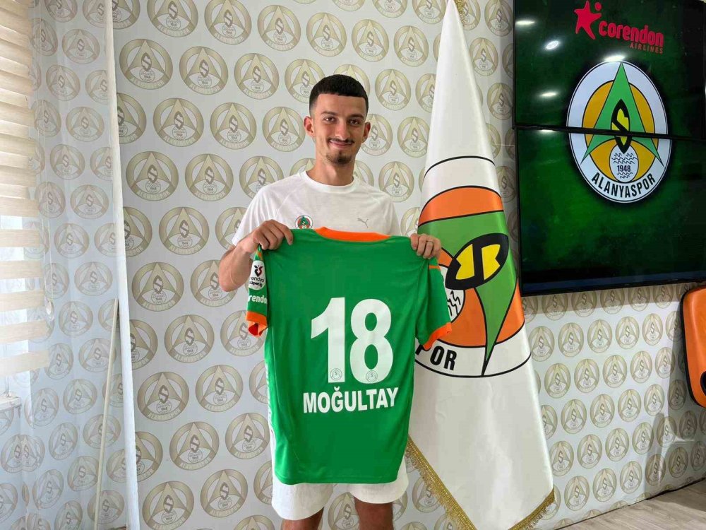 Alanyaspor’da imza töreni: Dört yeni transfer resmen tanıtıldı