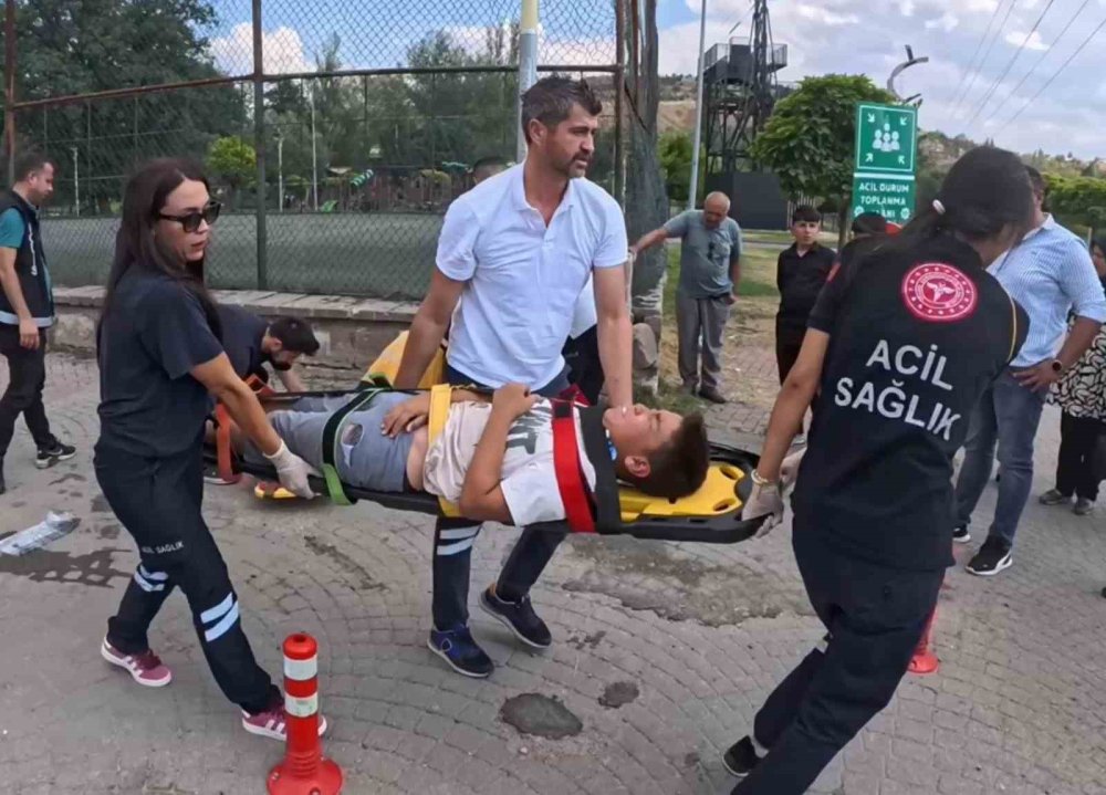 Freni tutmayan bisikletle yokuş aşağı savruldular