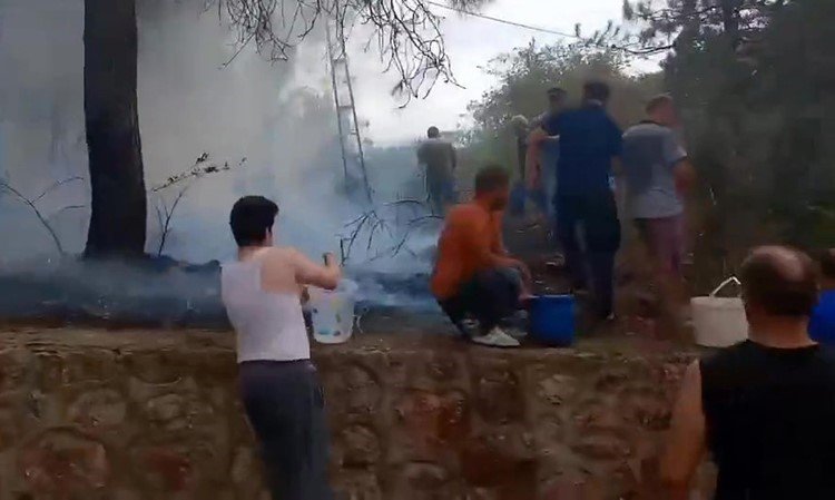 Yangın paniği: Kovasını kapan ormana koştu