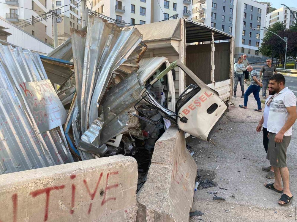 Fren Boşaldı Kamyonet Tansiyon Yükseltti