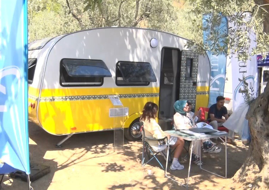 Göz koyduğu karavana misafir olarak gitti