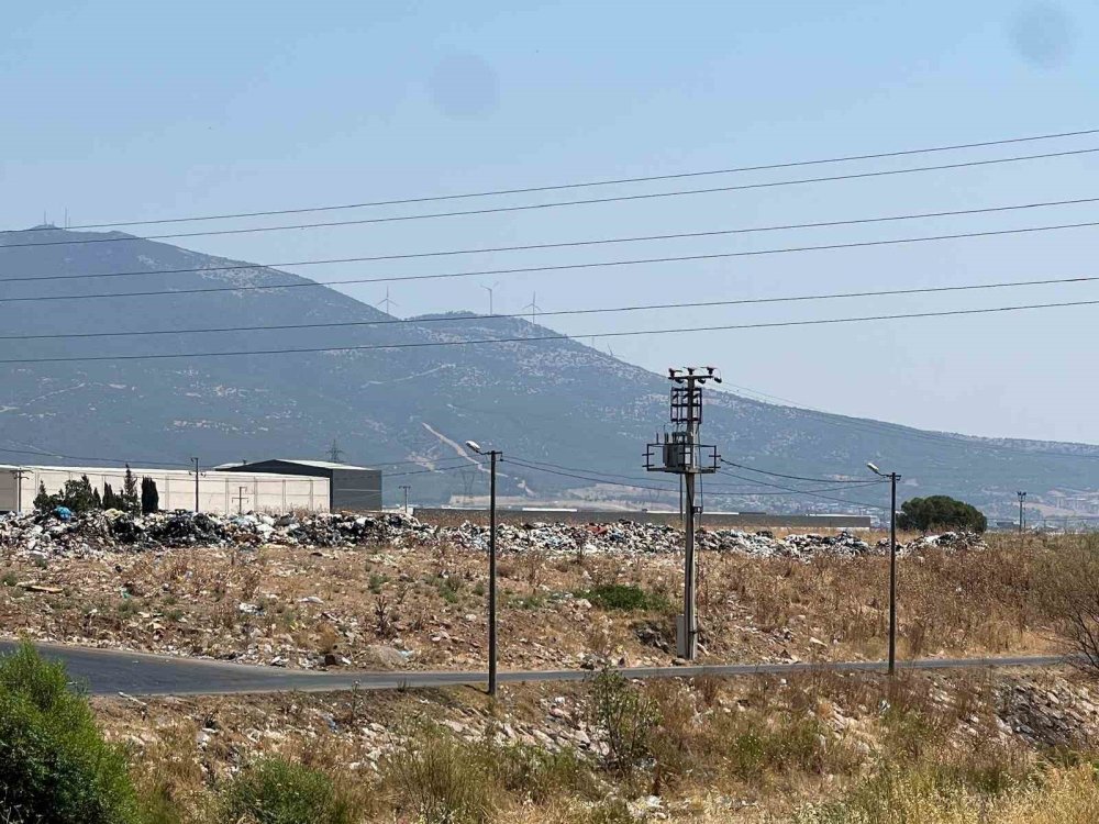 İzmir'in Yeni Dağının Adı Çöp Oldu