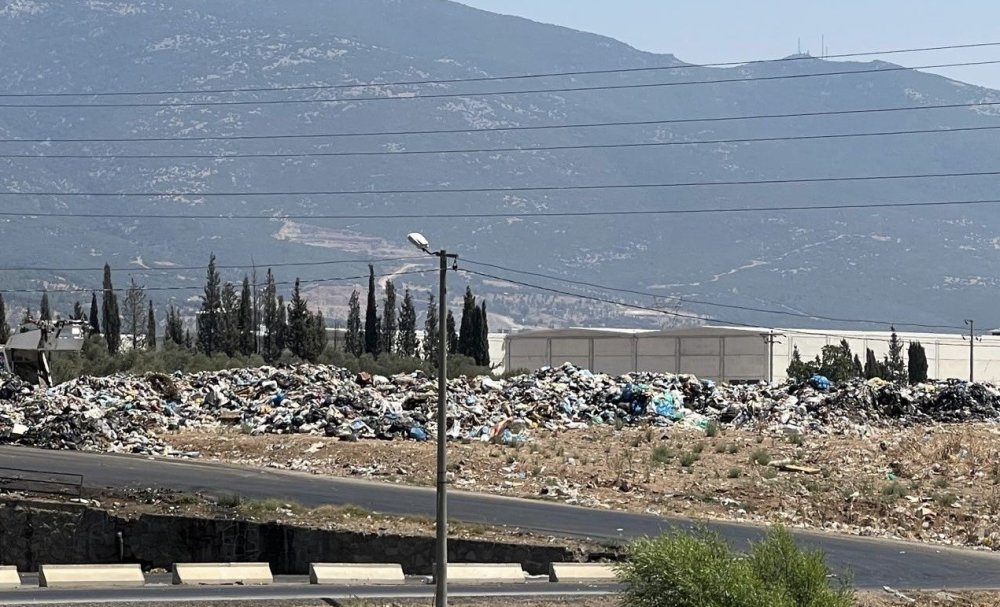 İzmir'in Yeni Dağının Adı Çöp Oldu