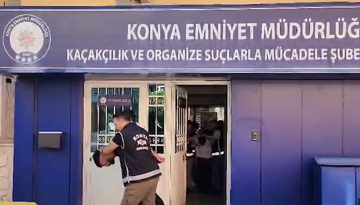 Konya’da iş yerine silahlı saldırı kamerada: 3 şüpheli yakalandı