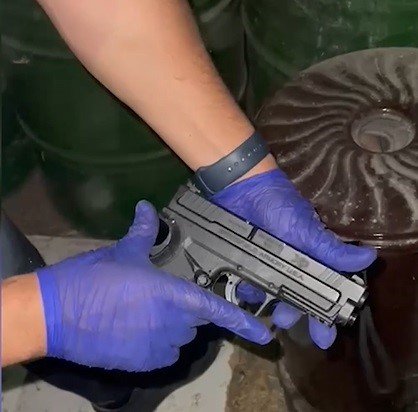 Konya’da iş yerine silahlı saldırı kamerada: 3 şüpheli yakalandı