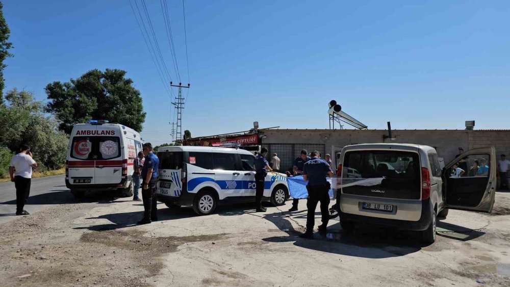 1,5 Yaşındaki Umay'ın Acı Kaybı: Aracın Altında Kaldı