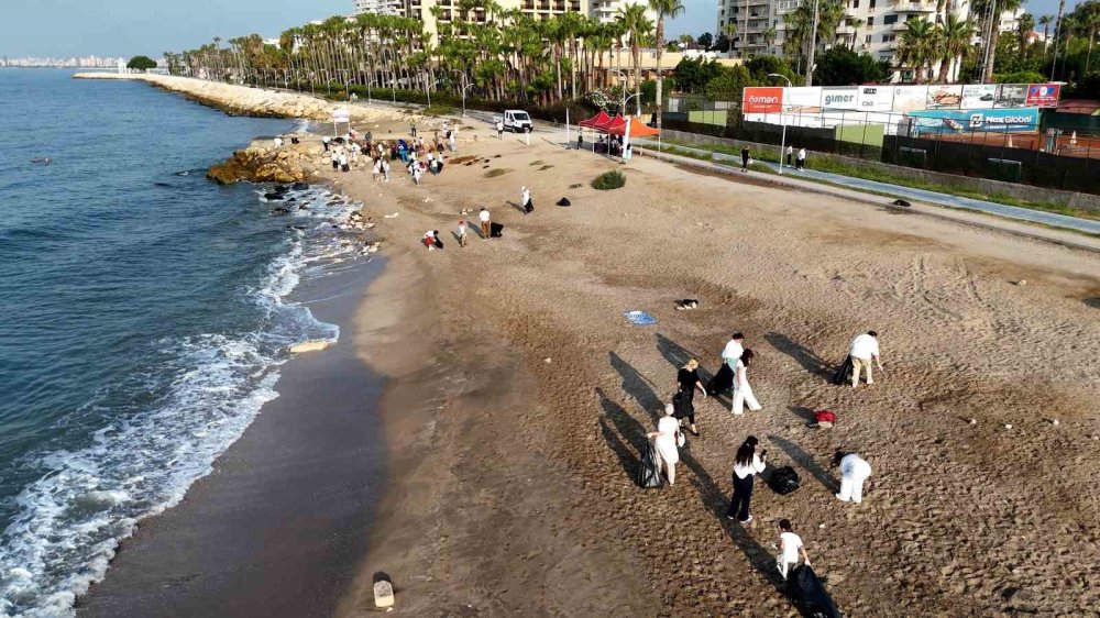 11 yaşındaki fenomenin temizlik akımına, belediyeden destek geldi