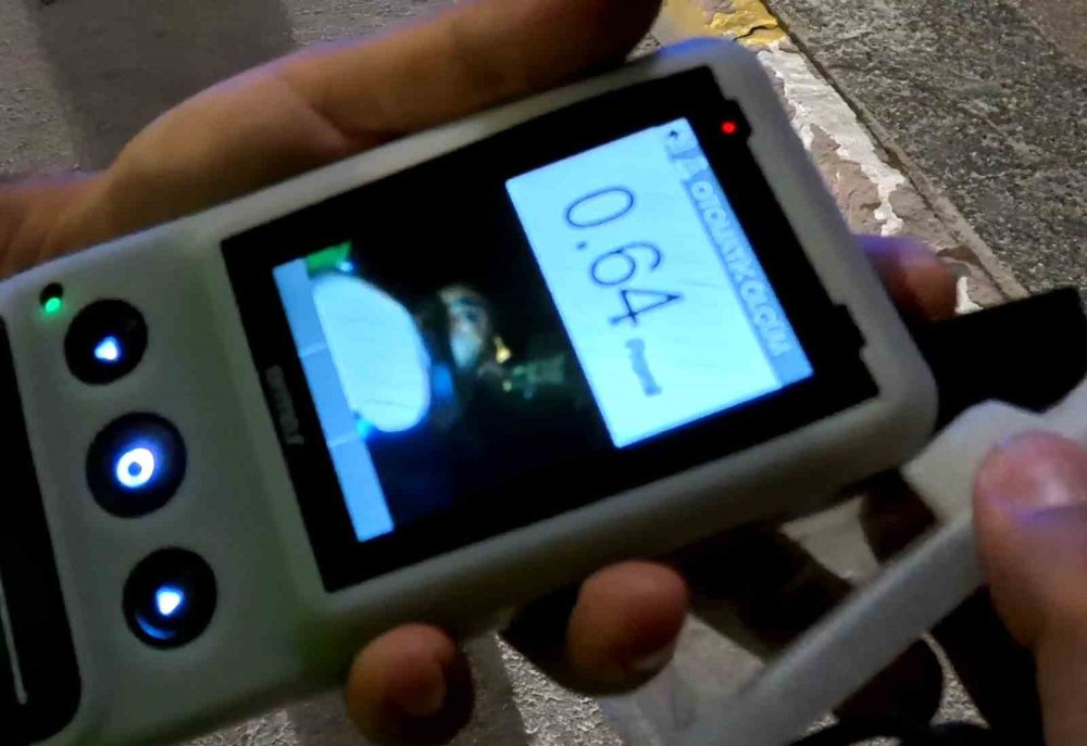 Alkollü gurbetçi polise direndi: Sen benim ehliyetimi alamazsın