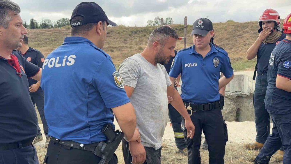 Hırsızlık için kuyuya inen şahsı ip kopunca arkadaşları bırakıp kaçtı