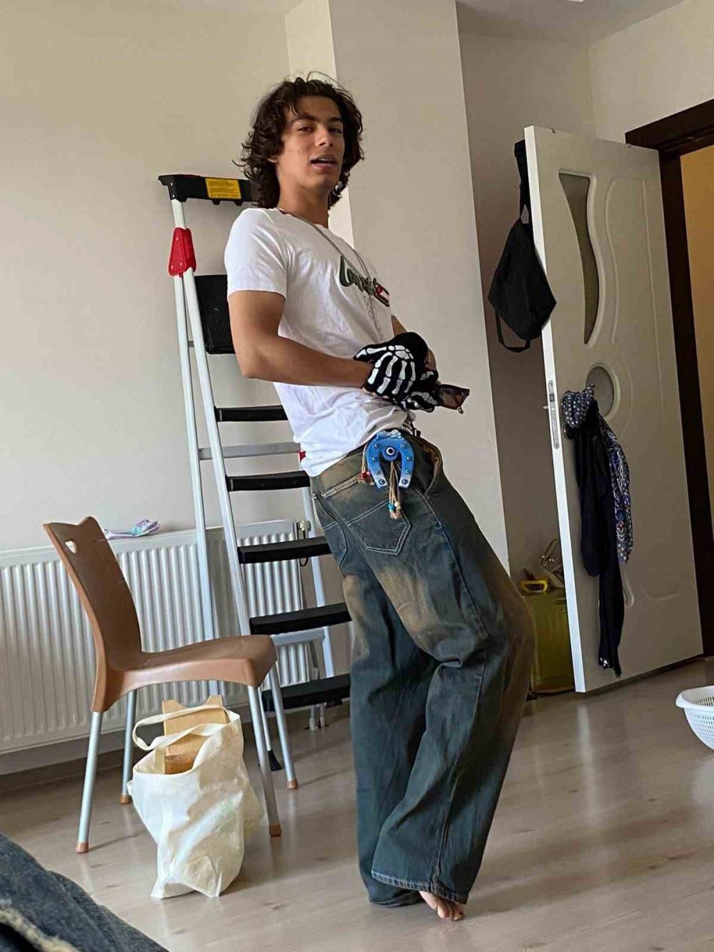 Kayıp Olarak Aranan 17 Yaşındaki Genç, Tren Garı Yakınlarında Ölü Bulundu