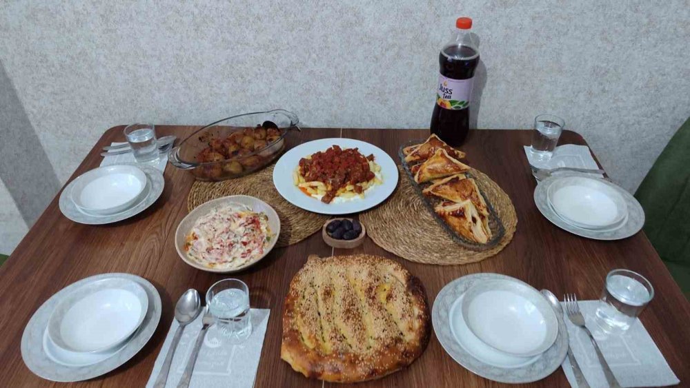 Konya'da Uzmanlardan Sıcak Havalarda Doğru Beslenme Uyarısı