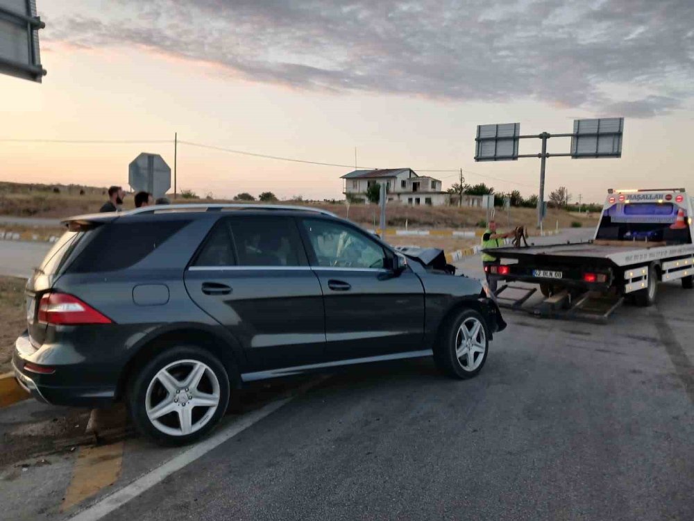 Konya'dan hasta ziyaretinden dönerken kaza yaptılar