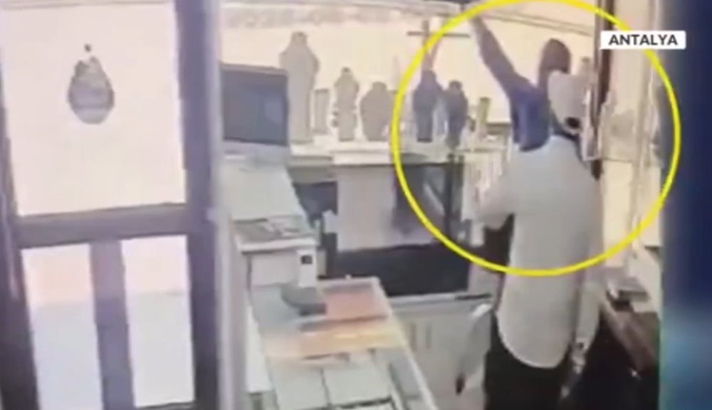 Kuyumcuya dehşeti yaşatan bilezik hırsızı aynı gün yakalandı