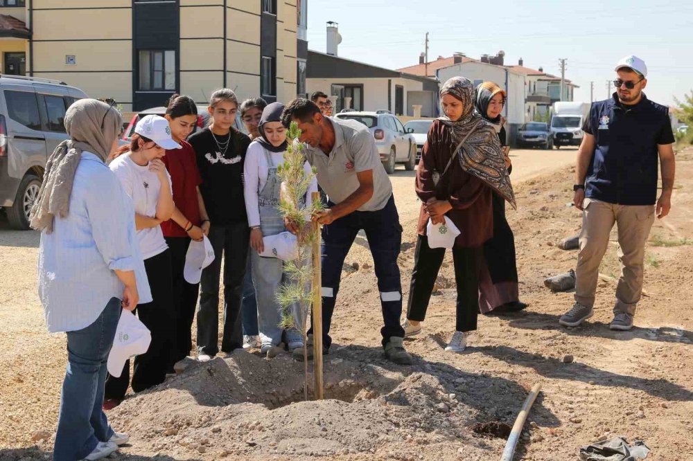 Meramlı gençlerden anlamlı mesaj